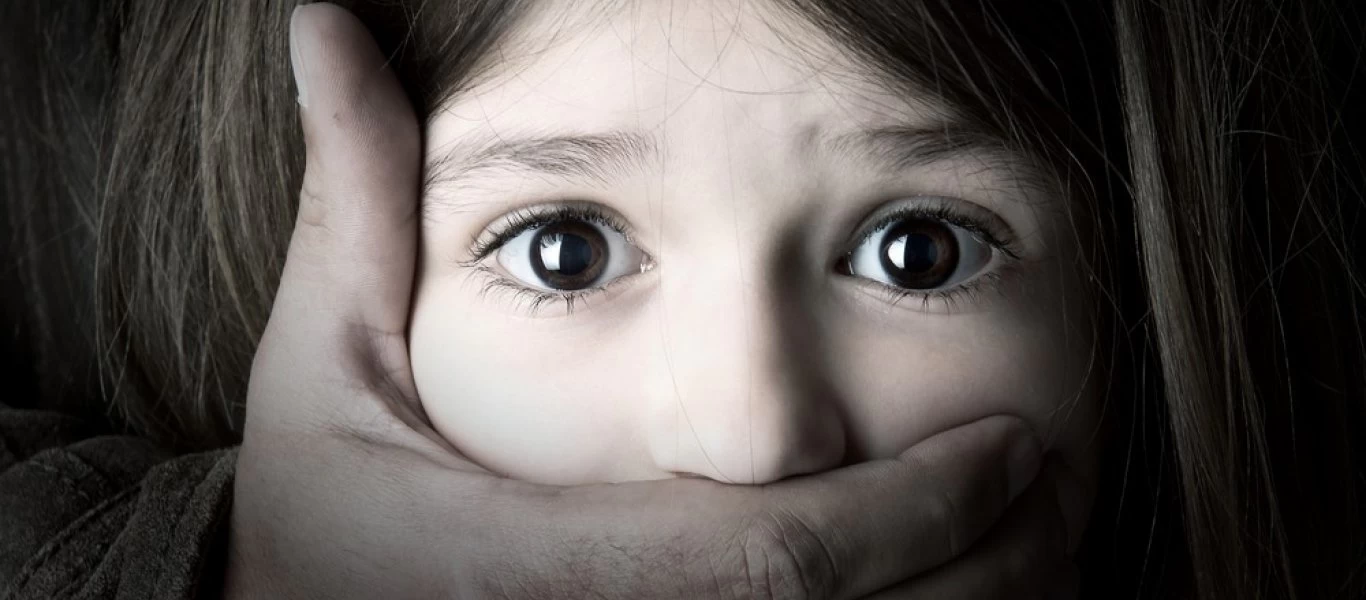 Πείραμα δείχνει πως μπορούν εύκολα να «αρπάξουν» το παιδί σας χωρίς να το καταλάβετε (βίντεο)